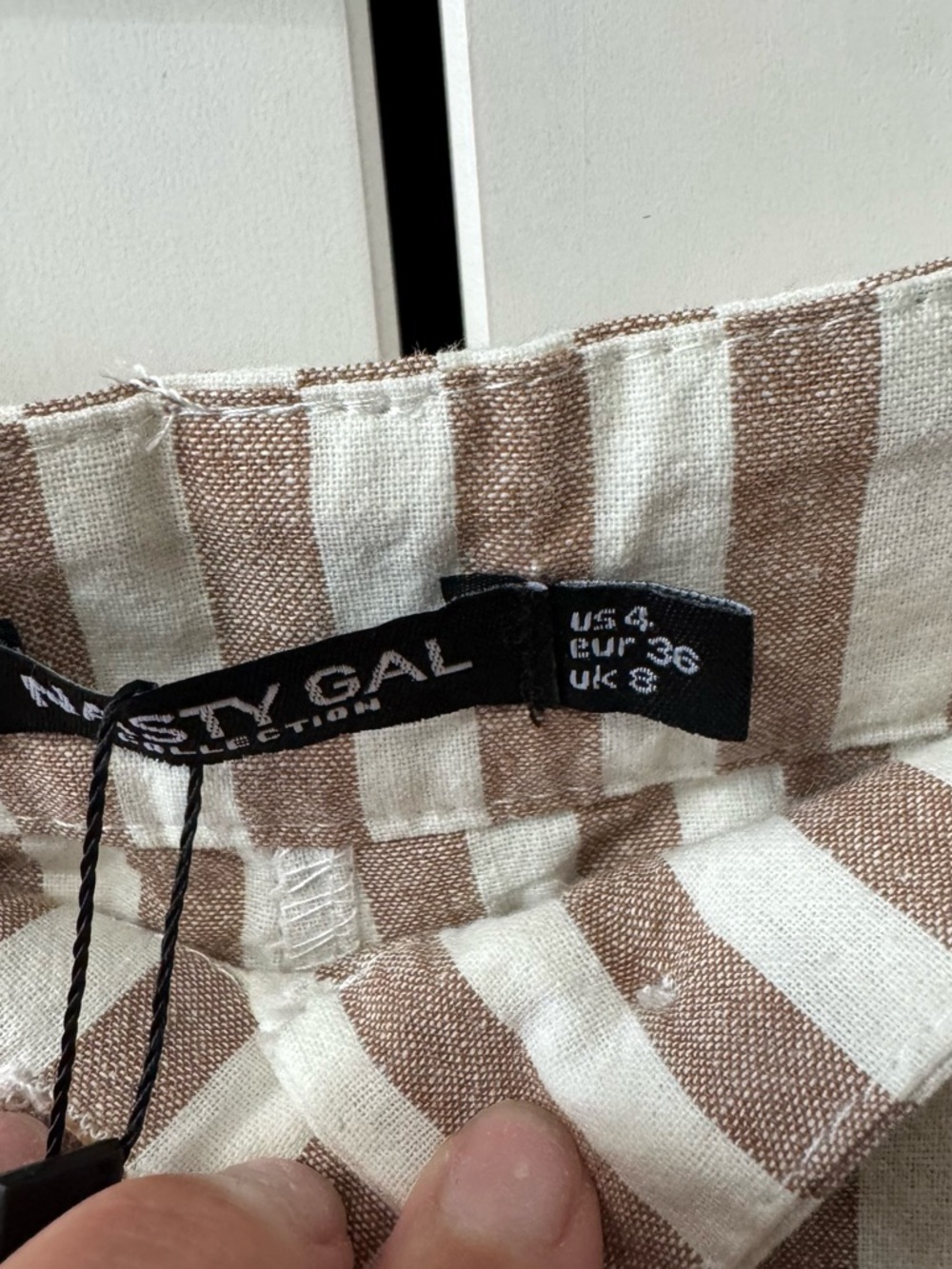 Nasty Gal striped  tapered trouser off white/tan 100% cotton Size 4 - Picture 9 of 10